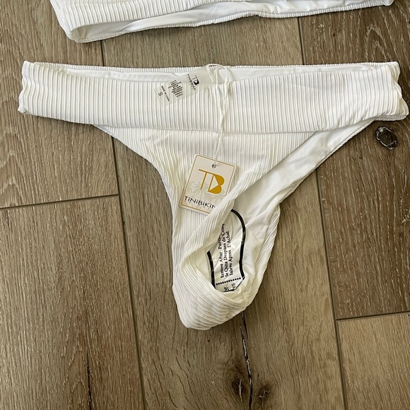 Never worn white bikini set - Picture 3 of 4